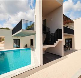 6 bedroom villa with heated pool near Omis, sleeps 12